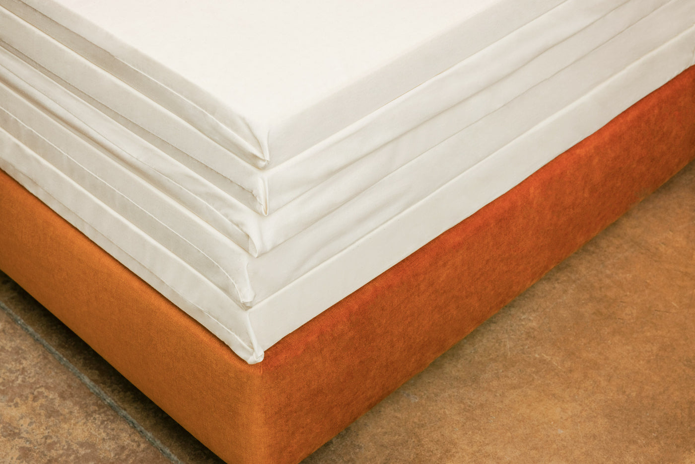 Internal natural Talalay latex layers wrapped in organic cotton muslin of the Oxford 12" natural latex mattress